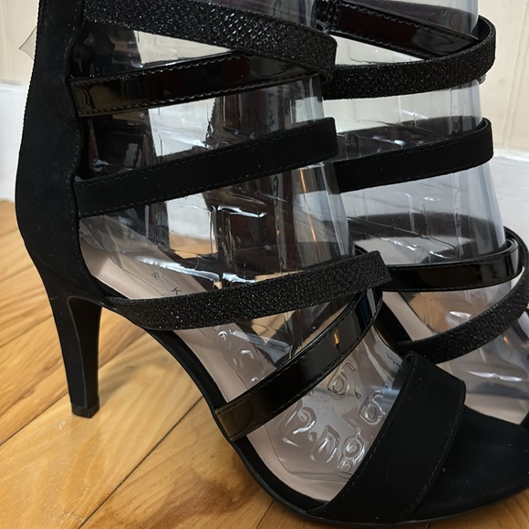 Absolutely gorgeous (worn ONCE for a wedding) strappy black heels. 👠 - Picture 5 of 9